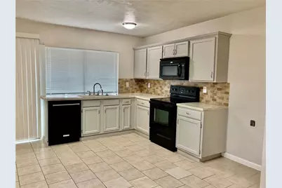 2813 Santa Monica Drive, Grand Prairie, TX 75052 - Photo 4