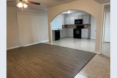 2813 Santa Monica Drive, Grand Prairie, TX 75052 - Photo 2