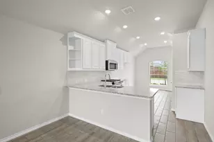 806 Misty Ln, Cleburne, TX 76033 - Photo 4