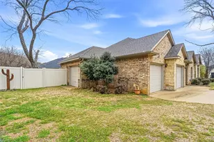 9420 Gleneagles Dr, Granbury, TX 76049 - Photo 4