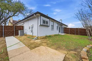 2230 Arbor Creek Dr, Carrollton, TX 75010 - Photo 32