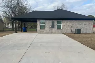 201 N Pecan St, Whitesboro, TX 76273 - Photo 2