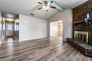 2922 E Pepperidge Dr, Lancaster, TX 75134 - Photo 2