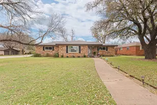1001 Princeton Pl, Cleburne, TX 76033 - Photo 1
