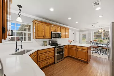 111 Hillside Drive E, Burleson, TX 76028 - Photo 10