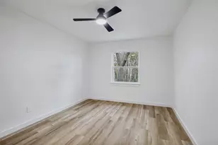 3216 Rockbluff Dr, Dallas, TX 75227 - Photo 16