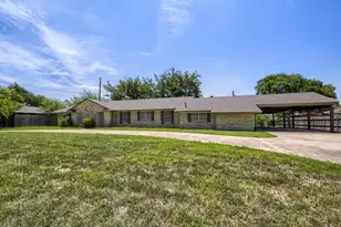 419 Allen Dr, Justin, TX 76247 - Photo 2