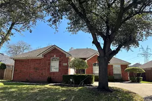 4938 Water Oak Dr, Grand Prairie, TX 75052 - Photo 2