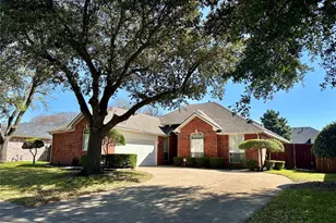 4938 Water Oak Dr, Grand Prairie, TX 75052 - Photo 1