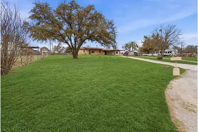 2318 Poco Court, Granbury, TX 76048 - Photo 2