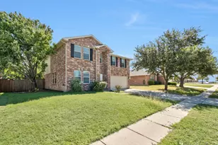 2613 S Wavecrest Ct, Little Elm, TX 75068 - Photo 2