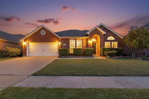 1605 Weeping Willow Ln, Arlington, TX 76002 - Photo 2