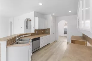 8604 Secret Forest Dr, Dallas, TX 75249 - Photo 14