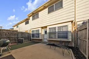 18 E Mountain Ln, Grand Prairie, TX 75052 - Photo 28