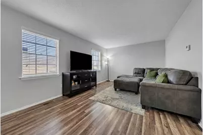 18 E Mountain Lane, Grand Prairie, TX 75052 - Photo 6