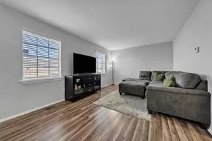 18 E Mountain Ln, Grand Prairie, TX 75052 - Photo 6