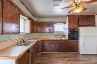 425 S 1st St W, Clyde, TX 79510 - Photo 10