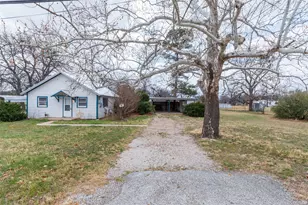 425 S 1st St W, Clyde, TX 79510 - Photo 2