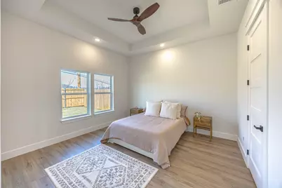 5204 Helmick Avenue, Fort Worth, TX 76107 - Photo 10