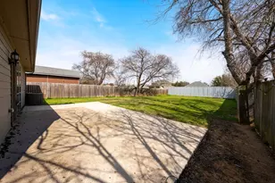 210 Maltby Rd, Irving, TX 75061 - Photo 22