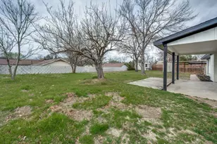 5916 Meredith Ln, Edgecliff Village, TX 76134 - Photo 4