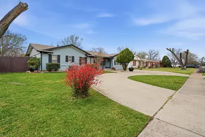 2546 W Rochelle Road, Irving, TX 75062 - Photo 2