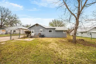 410 S Preston St, Wolfe City, TX 75496 - Photo 30