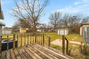 410 S Preston St, Wolfe City, TX 75496 - Photo 28
