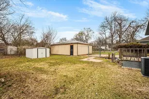 410 S Preston St, Wolfe City, TX 75496 - Photo 32