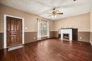 410 S Preston St, Wolfe City, TX 75496 - Photo 4