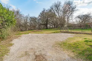 582 W College St, Stephenville, TX 76401 - Photo 16