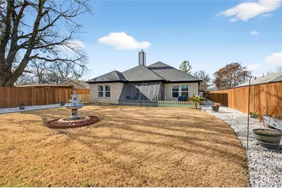 1314 S Grand Avenue, Gainesville, TX 76240 - Photo 4