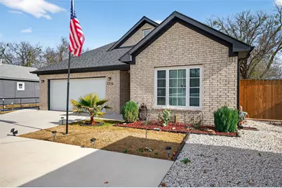 1314 S Grand Avenue, Gainesville, TX 76240 - Photo 2