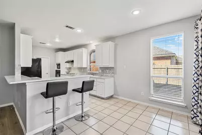 2708 Lake Country Drive, Grand Prairie, TX 75052 - Photo 10