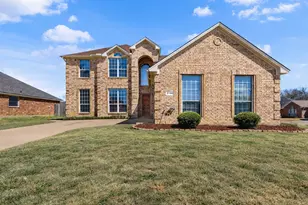 2708 Lake Country Dr, Grand Prairie, TX 75052 - Photo 2