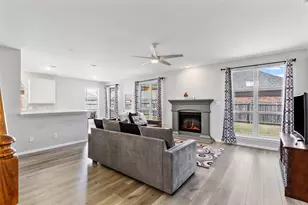 2708 Lake Country Dr, Grand Prairie, TX 75052 - Photo 8