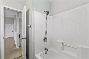 2708 Lake Country Dr, Grand Prairie, TX 75052 - Photo 20