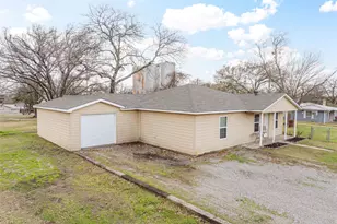 25 Erin Dr, Pottsboro, TX 75076 - Photo 2
