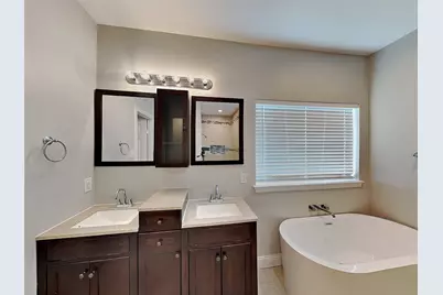 1002 Woodcrest Drive, Lancaster, TX 75134 - Photo 8