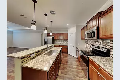 1002 Woodcrest Drive, Lancaster, TX 75134 - Photo 4