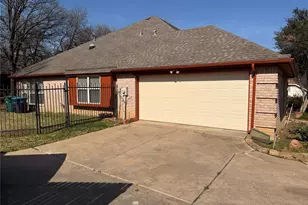 8805 Rolling Springs Ct, Fort Worth, TX 76120 - Photo 18