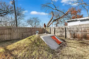 604 S Maxey St, Sherman, TX 75090 - Photo 26