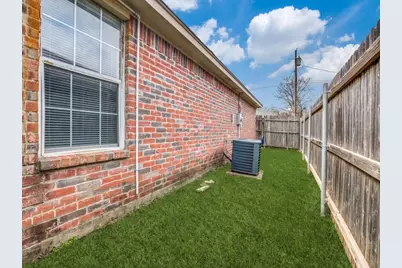 1439 N Bluegrove Road, Lancaster, TX 75134 - Photo 12