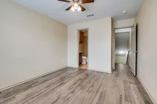 1439 N Bluegrove Rd, Lancaster, TX 75134 - Photo 10