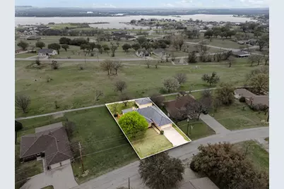 139 Runaway Bay Drive, Runaway Bay, TX 76426 - Photo 2