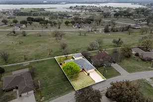 139 Runaway Bay Dr, Runaway Bay, TX 76426 - Photo 2