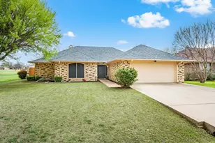 139 Runaway Bay Dr, Runaway Bay, TX 76426 - Photo 2