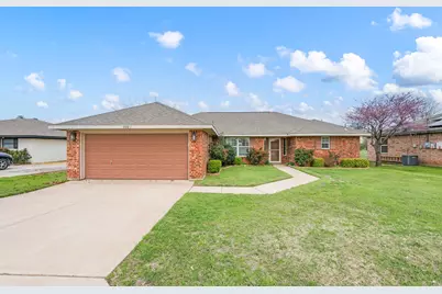 240 Half Moon Way, Runaway Bay, TX 76426 - Photo 2