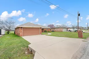 240 Half Moon Way, Runaway Bay, TX 76426 - Photo 38