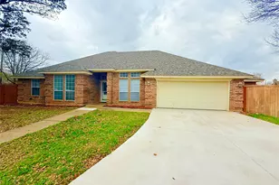 2201 Greendale Ct, Bedford, TX 76022 - Photo 2
